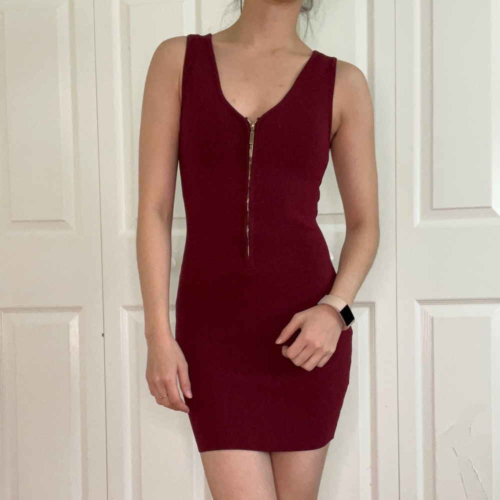 [worn once] Burgundy red flattering bodycon dress